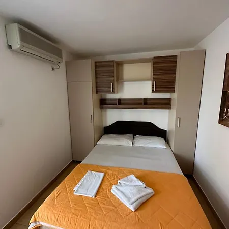 Azzuro Apartament Budva
