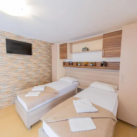 Azzuro Apartament *
