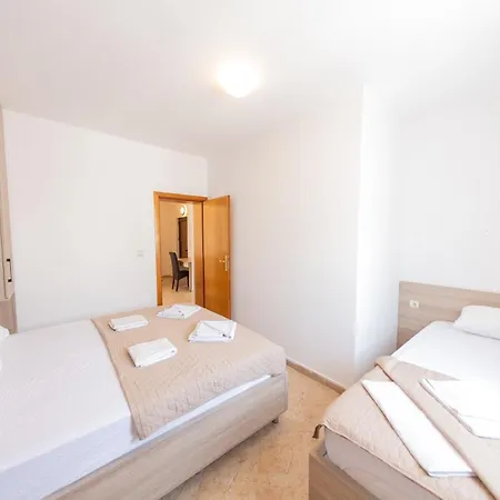 Azzuro Apartament *