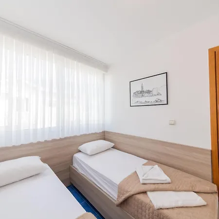 Azzuro Apartament Budva