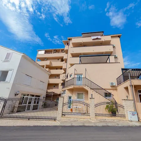 Azzuro Apartament *