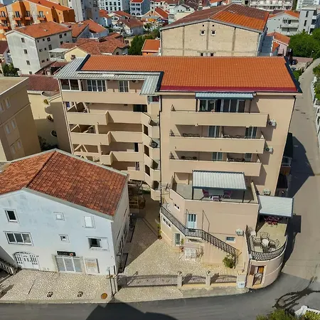 Azzuro Apartament Budva