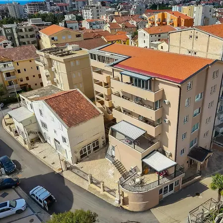 Azzuro Budva