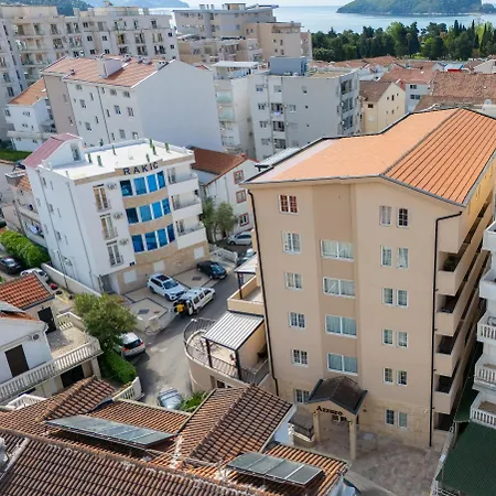 Azzuro * Budva